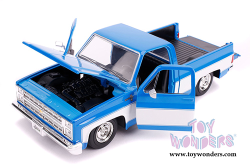 Jada Toys Just Trucks - Chevrolet&reg; C10 Pickup Stock (1985, 1/24 scale diecast model car, Glossy Blue/White) 31606