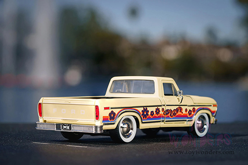 Jada Toys - I Love The 70's | Ford F-150 Pickup Truck (1979, 1/24 scale diecast model car, Cream) 31609