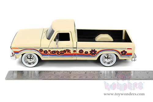 Jada Toys - I Love The 70's | Ford F-150 Pickup Truck (1979, 1/24 scale diecast model car, Cream) 31609