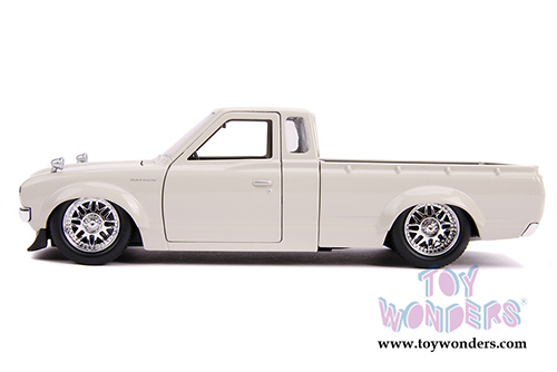 Jada Toys JDM Tuners&trade; - Datsun 620 Pickup (1972, 1/24, diecast model car, Asstd.) 31625DP1