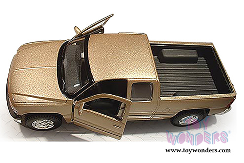 Maisto - Chevy Silverado Pickup Truck (1/27 scale diecast model car, Gold) 31941G