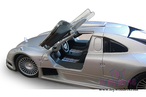 Maisto - Mercedes-Benz CLK-GTR Hardtop (1/26 scale diecast model car, Silver) 31949SV