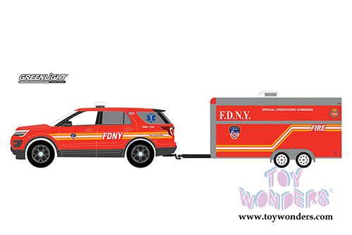Greenlight - Hitch & Tow Series 10 | Ford Explorer Official Fire Department NYC (FDNY) and Special Operations Command Trailer (2015, 1/64 scale diecast model car, Red) 32100D/48 