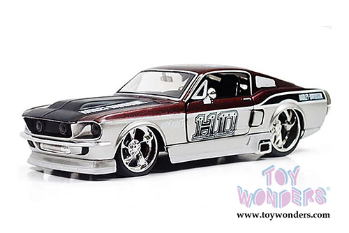 Maisto HD - Ford Mustang GT Hardtop Harley-Davidson (1967, 1/24 scale diecast model car, Silver & Metallic Red) 32168BN