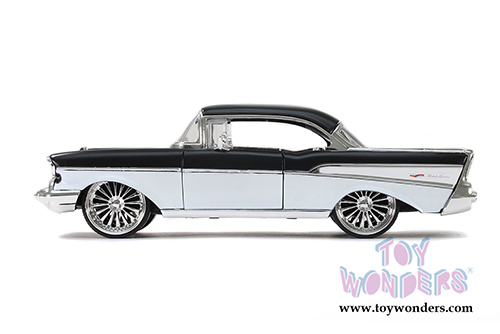 Jada Toys Bigtime Muscle - Chevrolet&reg; Bel Air&reg; Hardtop (1957, 1/24 scale diecast model car, Black/White) 32299/4