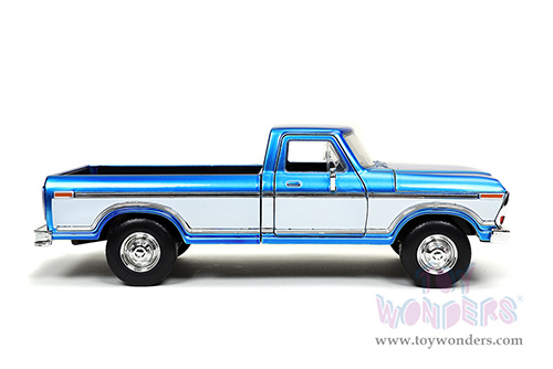 Jada Toys Just Trucks - Ford F-150 Custom Pickup Truck with Extra Wheels (1979, 1/24 scale diecast model car, Candy Blue with White) 32309