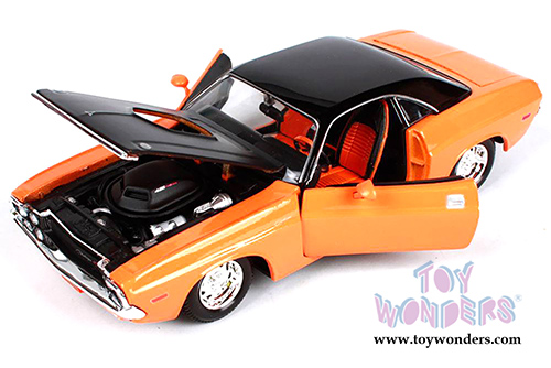 Maisto Design - Classic Muscle | Dodge Challenger R/T Hardtop (1970, 1/24 scale diecast model car, Orange/Black) 32518OR