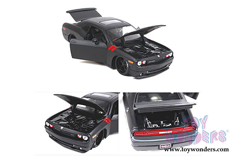Maisto Design - Classic Muscle | Dodge Challenger Hardtop (2008, 1/24 scale diecast model car, Matte Black) 32529BK