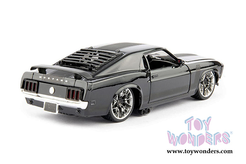 Maisto Design - Classic Muscle | Ford Mustang Boss 302 Hardtop (1970, 1/24 scale diecast model car, Black) 32535BK