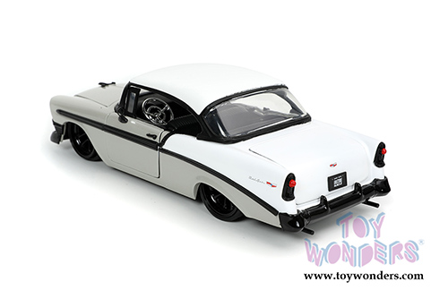 Jada Toys Bigtime Muscle - Chevrolet® Bel Air® Hardtop (1956, 1/24 scale diecast model car, Gray/White) 32696/4