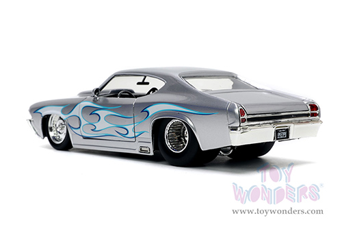 Jada Toys Bigtime Muscle - Chevrolet&reg; Chevelle&reg; SS Hardtop (1969, 1/24 scale diecast model car, Silver with White/Blue Flames) 32702