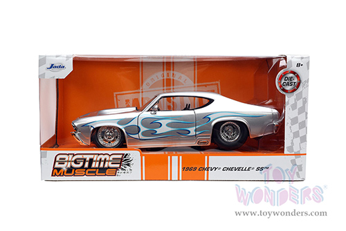 Jada Toys Bigtime Muscle - Chevrolet&reg; Chevelle&reg; SS Hardtop (1969, 1/24 scale diecast model car, Silver with White/Blue Flames) 32702