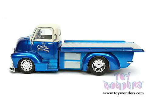 Jada Toys Just Trucks - Chevrolet&reg; COE Flatbed Tow Truck with Extra Wheels (1992, 1/24 scale diecast model car, Candy Blue/Cream) 32708/4