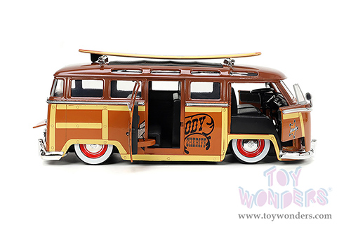 Jada Toys - Hollywood Rides | Volkswagen T1 Bus "Sheriff Woody" and Woody Diecast Figure and Surfboard "Toy Story" (1995) Movie (1962, 1/24, diecast model car, Brown) 33176