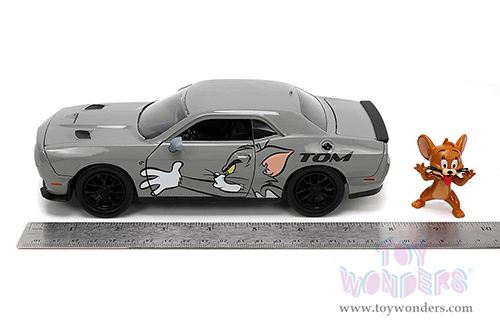 Jada Toys - Hollywood Rides | Tom and Jerry Dodge Challenger Hellcat with Jerry Diecast Figure (2015, 1/24, diecast model car, Gray) 33722