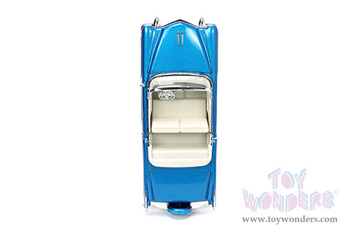 Jada Toys - Hollywood Rides | Cadillac&reg; Eldorado Convertible with Blue M&M's Diecast Figure (1956, 1/24, diecast model car, Blue) 33726