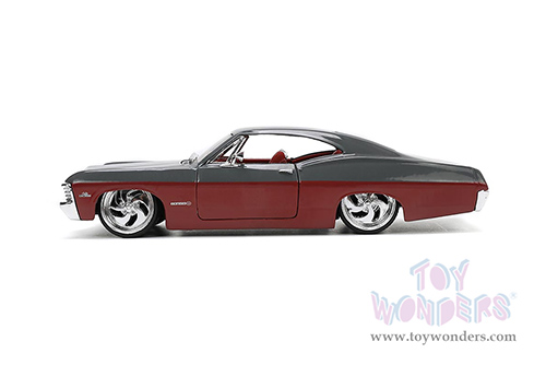 Jada Toys Bigtime Muscle - Chevrolet® Impala™ SS™ Hardtop (1967, 1/24 scale diecast model car, Gray/Burgundy) 33864