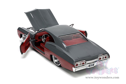 Jada Toys Bigtime Muscle - Chevrolet® Impala™ SS™ Hardtop (1967, 1/24 scale diecast model car, Gray/Burgundy) 33864