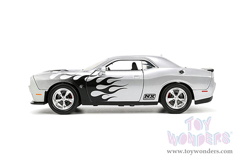 Jada Toys Bigtime Muscle - Dodge Challenger SRT Hellcat (2015, 1/24 scale diecast model car, Silver with Flames) 33880