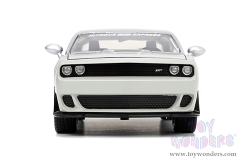 Jada Toys Bigtime Muscle - Dodge Challenger SRT Hellcat (2015, 1/24 scale diecast model car, Silver with Flames) 33880