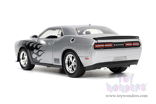Jada Toys Bigtime Muscle - Dodge Challenger SRT Hellcat (2015, 1/24 scale diecast model car, Silver with Flames) 33880