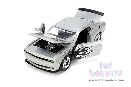 Jada Toys Bigtime Muscle - Dodge Challenger SRT Hellcat (2015, 1/24 scale diecast model car, Silver with Flames) 33880