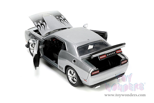 Jada Toys Bigtime Muscle - Dodge Challenger SRT Hellcat (2015, 1/24 scale diecast model car, Silver with Flames) 33880