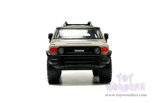 Jada Toys Just Trucks - Toyota FJ Cruiser with Roof Rack and Extra Wheels (1/24 scale diecast model car, Brown/Black) 34008