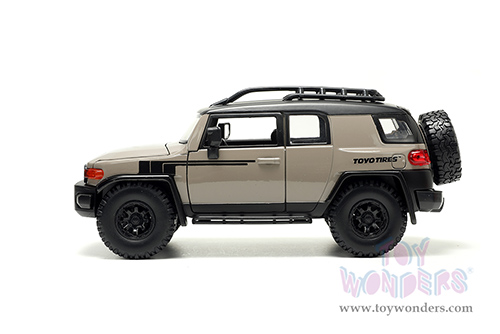 Jada Toys Just Trucks - Toyota FJ Cruiser with Roof Rack and Extra Wheels (1/24 scale diecast model car, Brown/Black) 34008