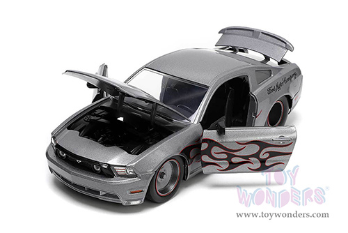Jada Toys Bigtime Muscle - Ford Mustang GT Hardtop (2010, 1/24 scale diecast model car, Silver with Flames) 34039/4