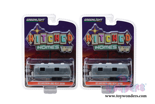 Greenlight - Hitched Homes Series 5 | Airstream Land Yacht Safari Travel Trailer Unrestored Version (1971, 1/64 scale diecast model car, metal) 34050D/48