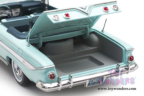 Sun Star USA - Chevrolet&reg; Impala Open Convertible (1961, 1/18 scale diecast model car, Seafoam Green) 3409