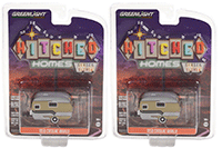 Greenlight - Hitched Homes Series 11 | Catolac DeVille Travel Trailer (1958, 1/64 scale diecast model car, Gold/Aluminum/Black) 34110B/48