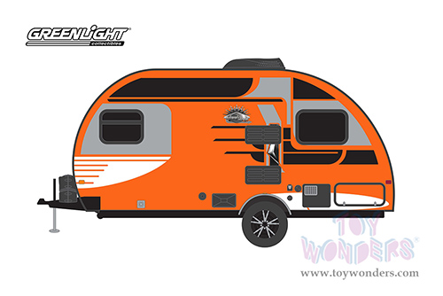 Greenlight - Hitched Homes Series 12 | Winnebago Winnie Drop Travel Trailer (2016, 1/64 scale diecast model car, Orange and White) 34120D/48