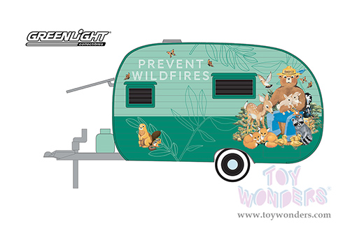 Greenlight - Hitched Homes Series 13 | Catolac DeVille Travel Trailer "Smokey Bear Welcome To Our Den" (1958, 1/64 scale diecast model car, Green) 34130A/48