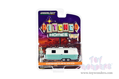 Greenlight - Hitched Homes Series 13 | Airstream Double-Axle Land Yacht Safari Custom (1971, 1/64 scale diecast model car, White/Seafoam Blue) 34130D/48