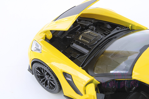Showcasts® Collectibles - Chevrolet® Corvette® Z06 Hardtop (2015, 1/24 scale diecast model car, Asstd.) 37133 MAP: $19.99 