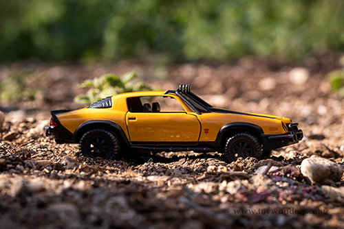 Jada Toys - Hollywood Rides | TRANSFORMERS 7 Chevrolet&reg; Camaro&reg; Bumblebee (1977, 1/32, diecast model car, Yellow/Black stripes) 34258/24