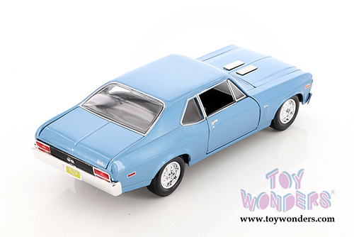 Showcasts Collectibles - Chevrolet&reg; Nova SS Hardtop (1970, 1/24 scale diecast model car, Asstd.) 34262/2