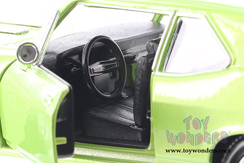 Showcasts Collectibles - Chevrolet&reg; Nova SS Hardtop (1970, 1/24 scale diecast model car, Asstd.) 34262/2