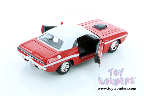 Showcasts&reg; Collectibles - Dodge Challenger R/T Coupe Hardtop & Convertible (1970, 1/24 scale diecast model car, Asstd.) 34263/4D