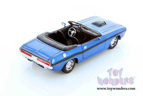 Showcasts&reg; Collectibles - Dodge Challenger R/T Coupe Hardtop & Convertible (1970, 1/24 scale diecast model car, Asstd.) 34263/4D