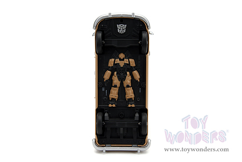 Jada Toys - Hollywood Rides | TRANSFORMERS 7 Volkswagen Bus WheelJack with Transformers Diecast Statue (1/24, diecast model car, Beige/Cream) 34264/4