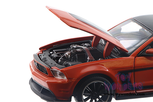Showcasts Collectibles - Ford Mustang Boss 302 Hardtop (2012, 1/24 scale diecast model car, Asstd.) 34269