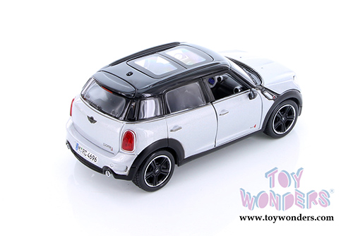 Showcasts - Mini Cooper Countryman w/ Sunroof (1/24 scale diecast model car, Silver) 34273