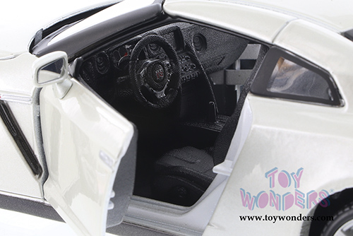 Showcasts Collectibles - Nissan GT-R Hardtop (2009, 1/24 scale diecast model car, Asstd.) 34294/2