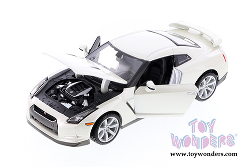 Showcasts Collectibles - Nissan GT-R Hardtop (2009, 1/24 scale diecast model car, Asstd.) 34294/2