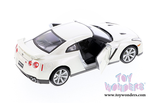 Showcasts Collectibles - Nissan GT-R Hardtop (2009, 1/24 scale diecast model car, Asstd.) 34294/2