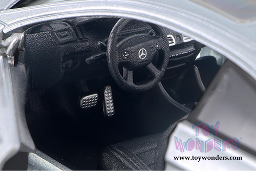 Showcasts Collectibles - Mercedes-Benz CL63 AMG Hard Top w/ Sunroof (1/24 scale diecast model car, Asstd.) 34297