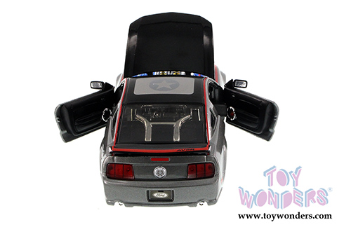 Maisto Custom Shop - Ford Mustang GT Hard Top (2006, 1/24 scale diecast model car, Asstd.) 34324